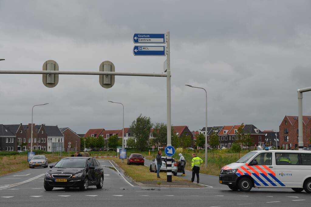 Veel schade bij botsing op kruising