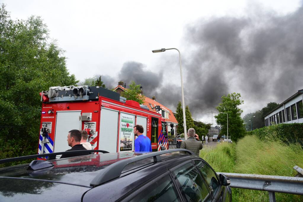 NL-Alert voor enorme rookontwikkeling bij brand in loods