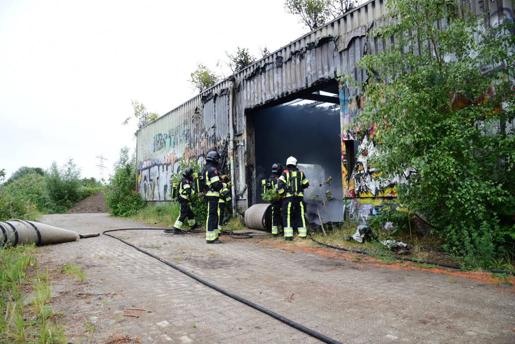 NL-Alert voor enorme rookontwikkeling bij brand in loods