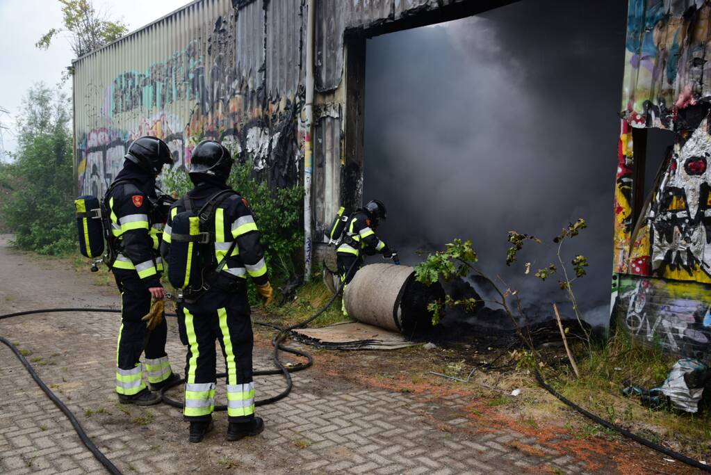 NL-Alert voor enorme rookontwikkeling bij brand in loods