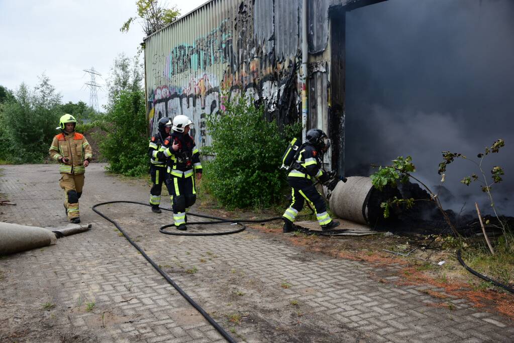 NL-Alert voor enorme rookontwikkeling bij brand in loods