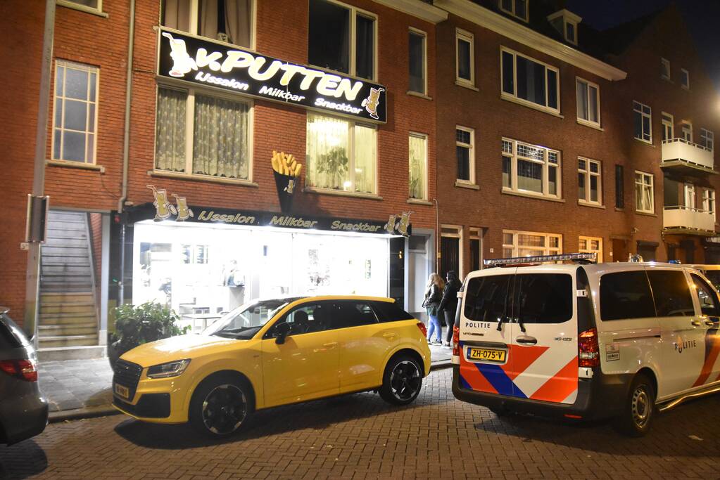 Man overvalt cafetaria met pistool