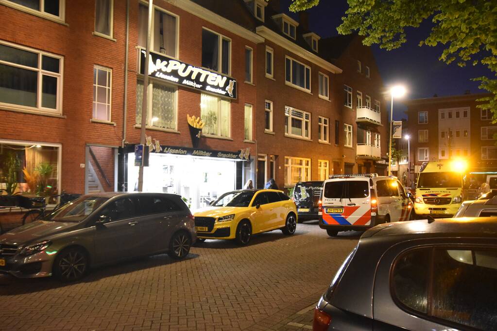 Man overvalt cafetaria met pistool
