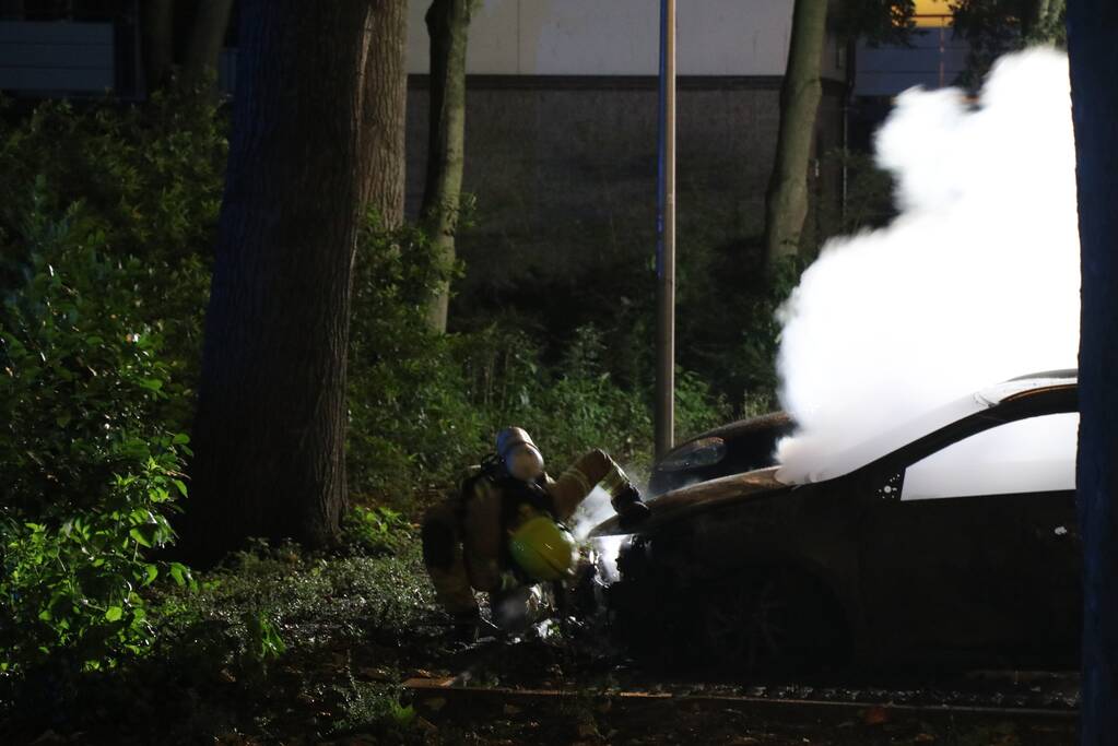 Auto verwoest door brand
