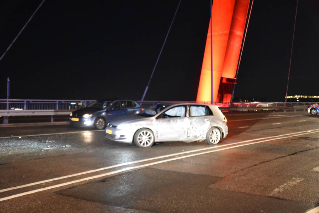 Gewonden bij aanrijding Willemsbrug