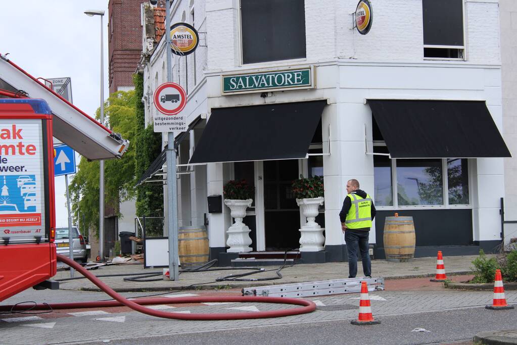 Politiekleding gestolen tijdens brand