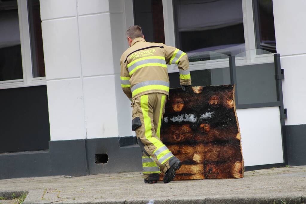 Politiekleding gestolen tijdens brand