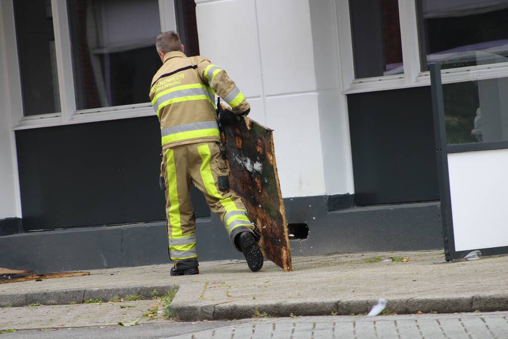 Politiekleding gestolen tijdens brand