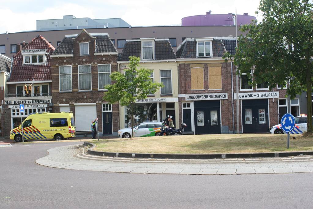 Motorrijder gewond door val op rotonde