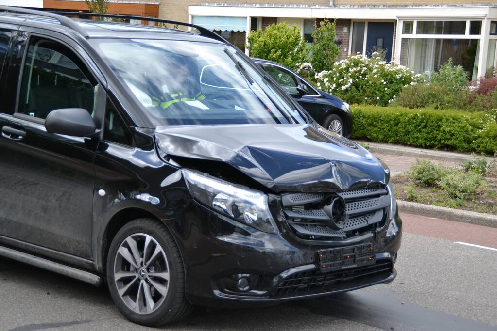 Flinke schade bij kop-staartaanrijding