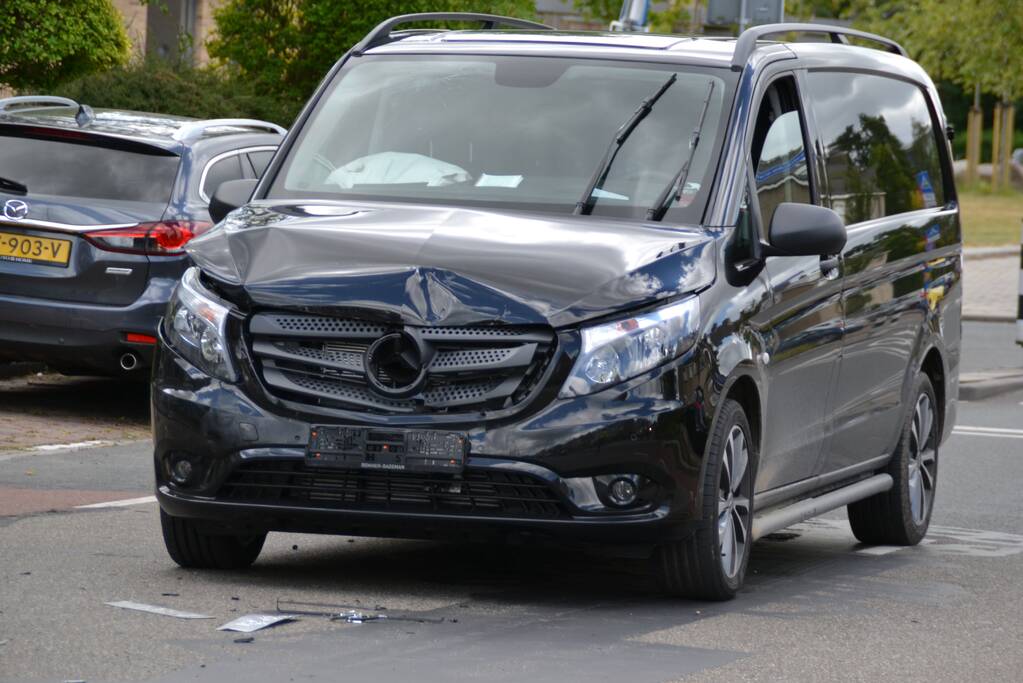 Flinke schade bij kop-staartaanrijding