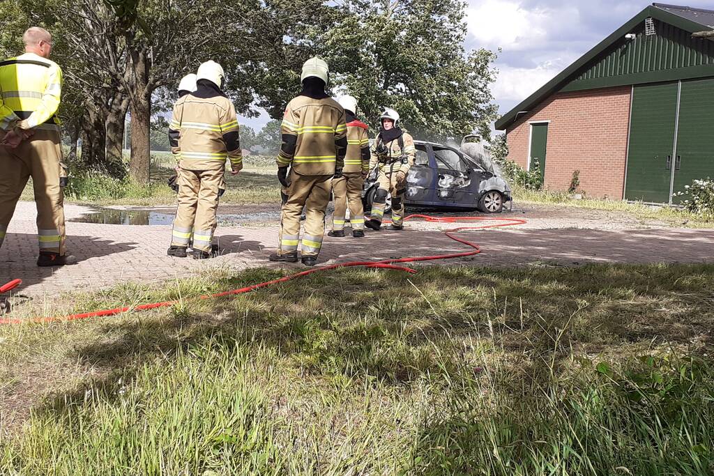 Auto volledig uitgebrand