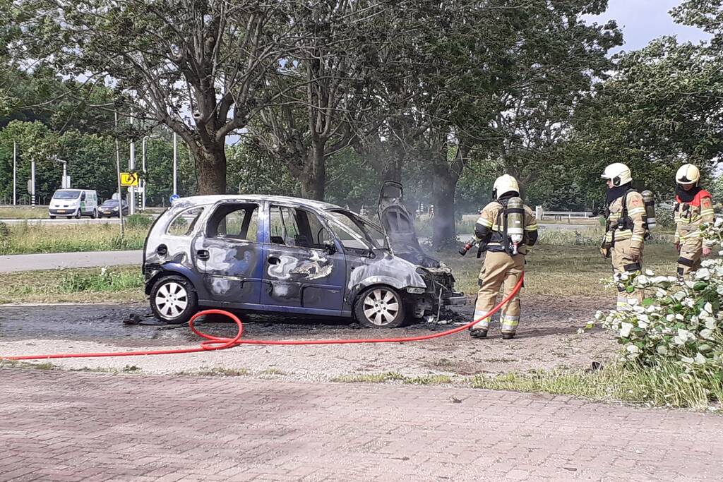 Auto volledig uitgebrand