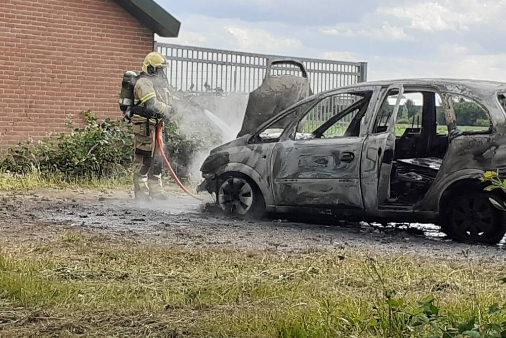 Auto volledig uitgebrand