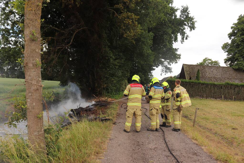 Veel rook bij bermbrand