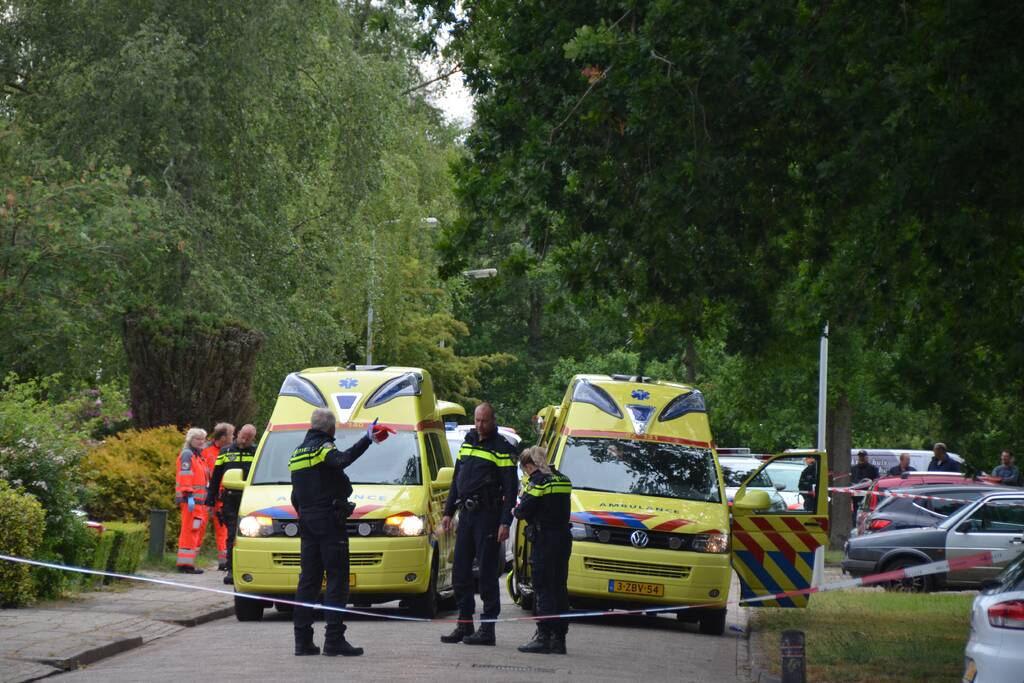 Straat afgezet na steekpartij, persoon overleden