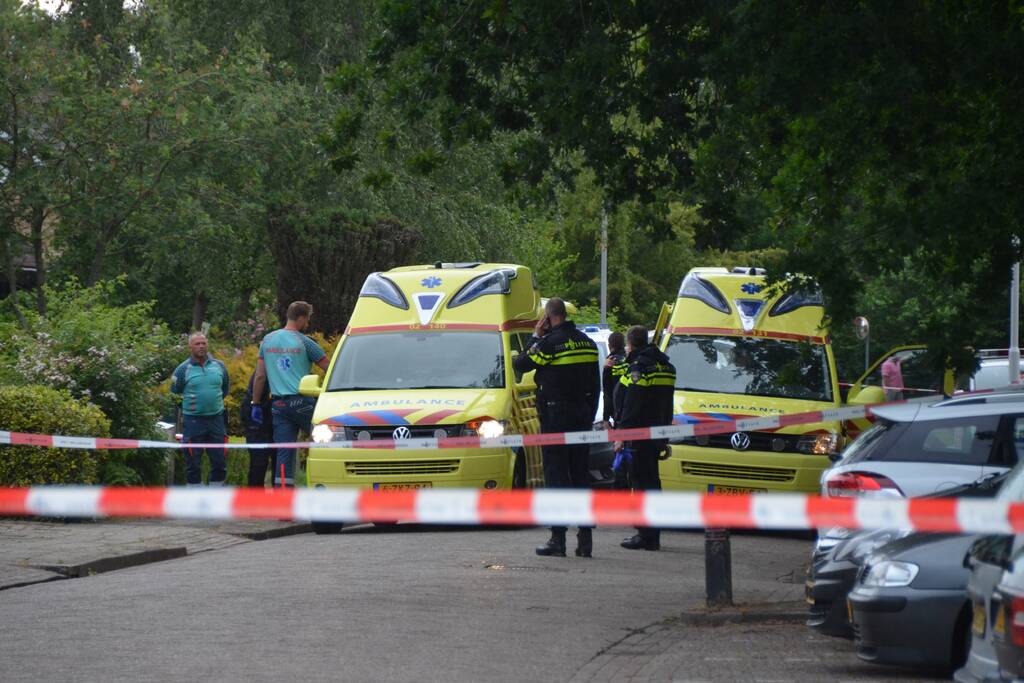 Straat afgezet na steekpartij, persoon overleden