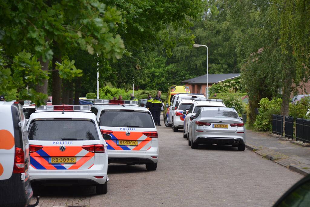 Straat afgezet na steekpartij, persoon overleden