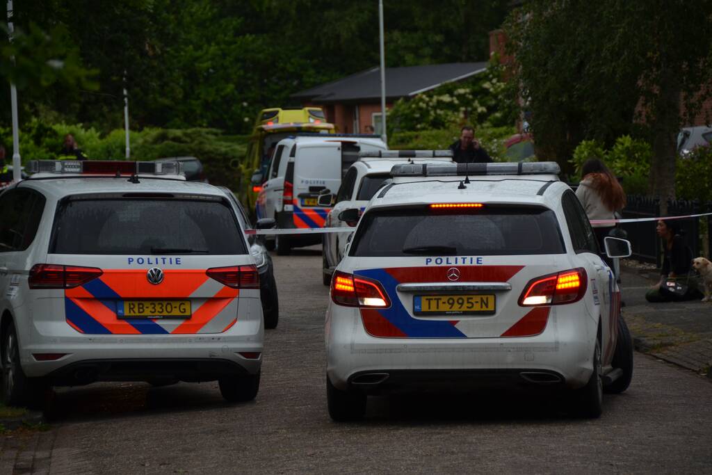 Straat afgezet na steekpartij, persoon overleden