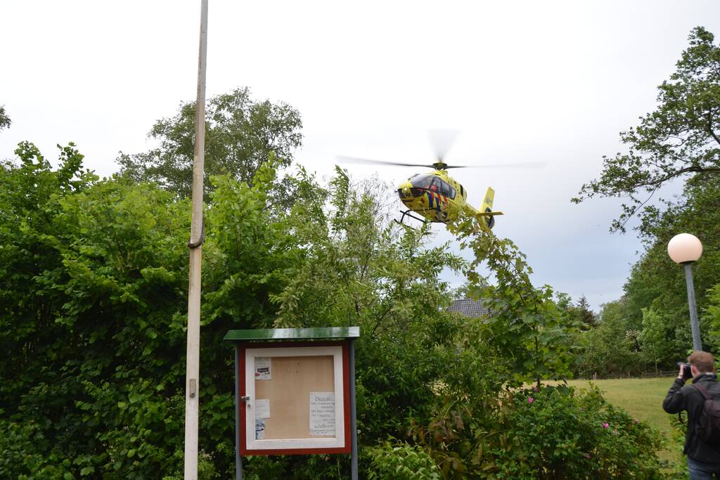 Straat afgezet na steekpartij, persoon overleden