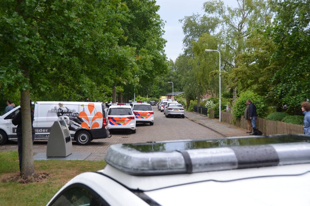 Straat afgezet na steekpartij, persoon overleden