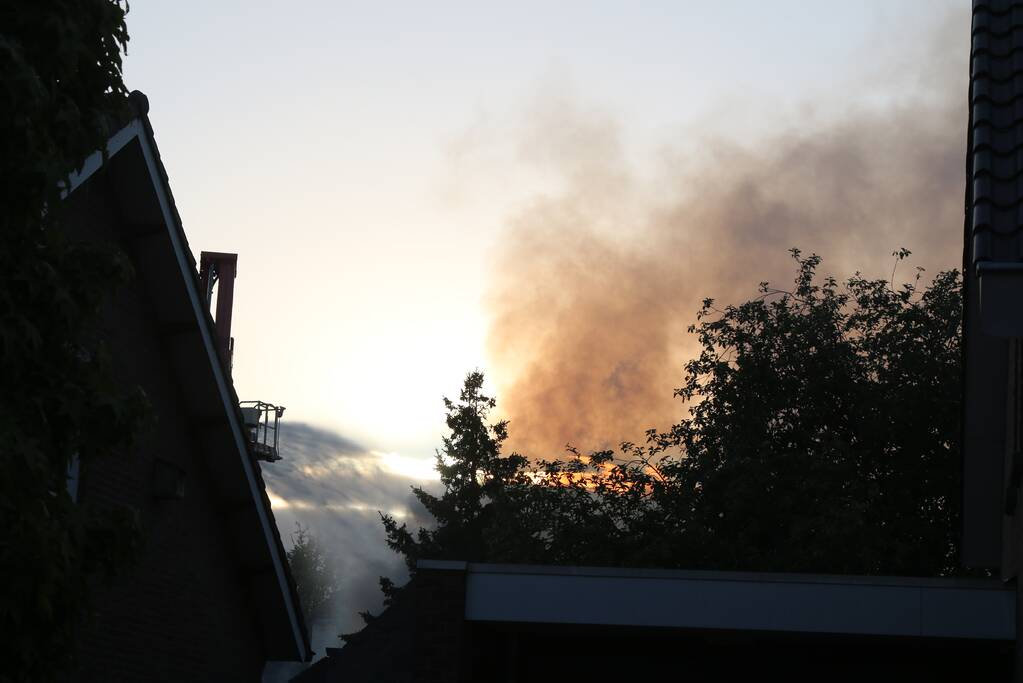 Uitslaande brand legt schuur in as