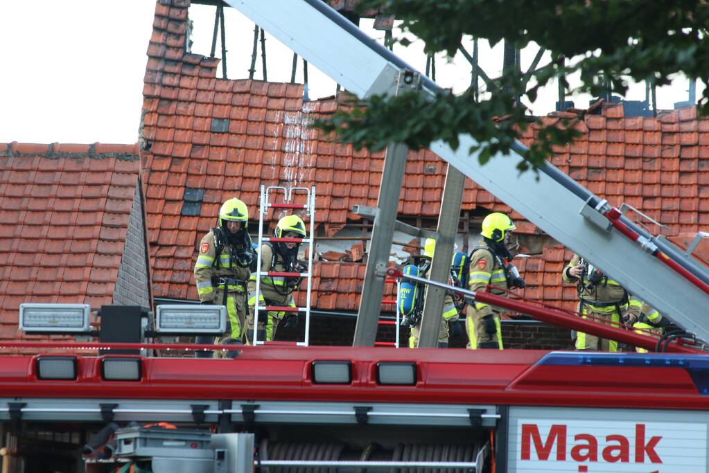Uitslaande brand legt schuur in as