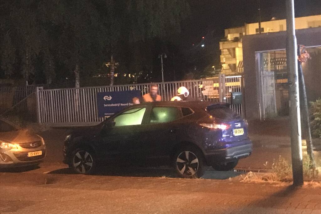 Interieur geparkeerde auto zwaar beschadigd bij brandstichting