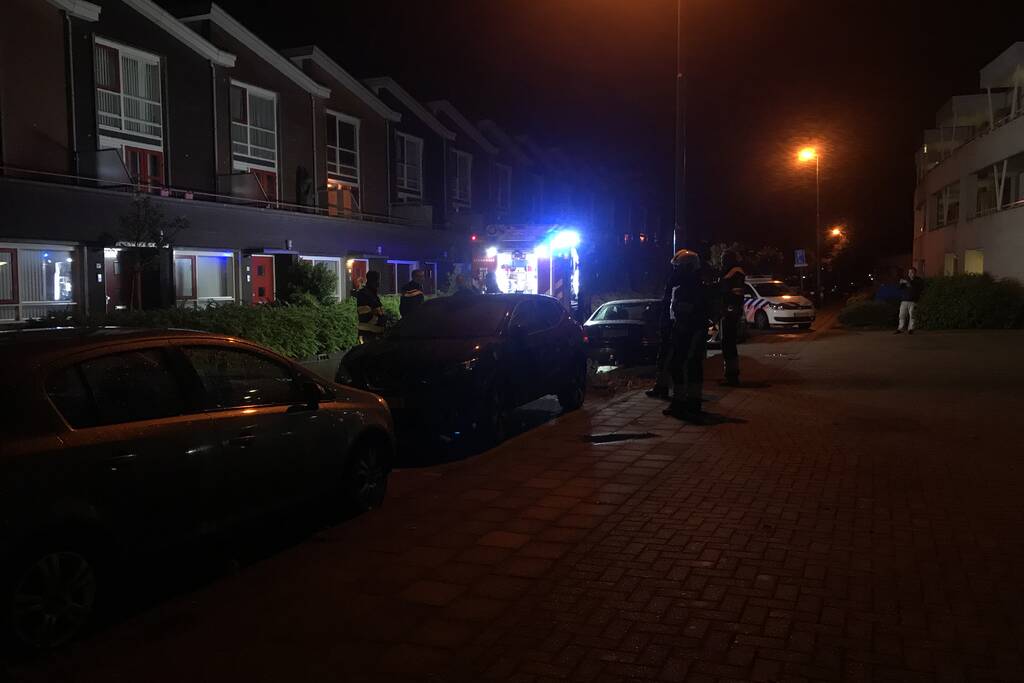 Interieur geparkeerde auto zwaar beschadigd bij brandstichting