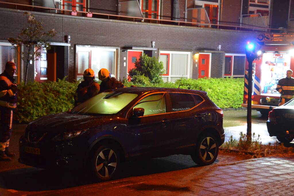 Interieur geparkeerde auto zwaar beschadigd bij brandstichting