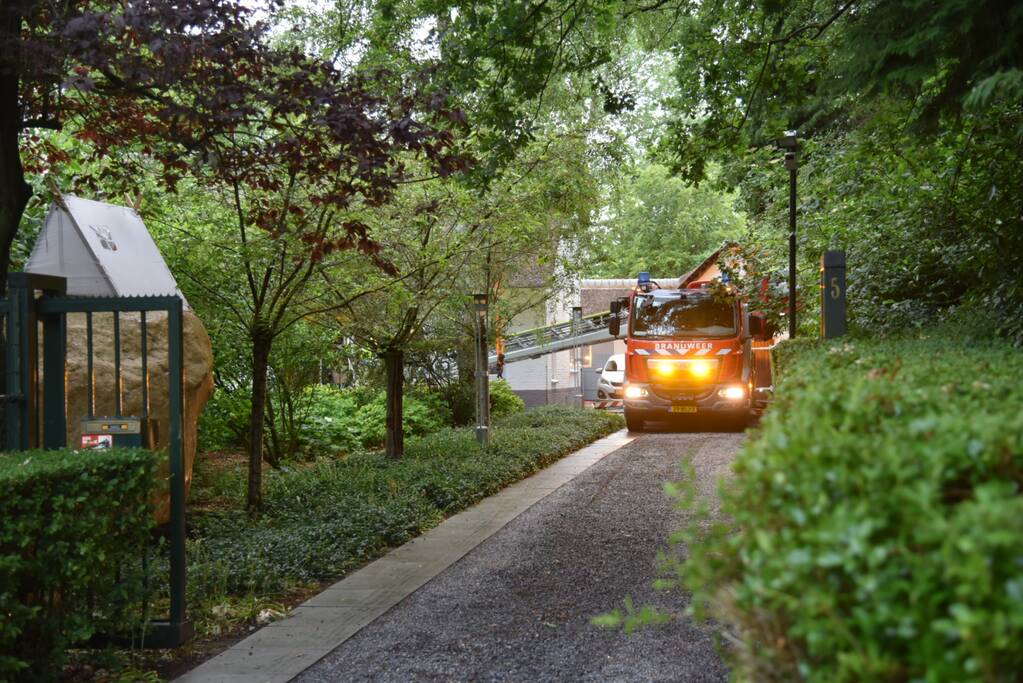 Flinke brand in schoorsteen van villa