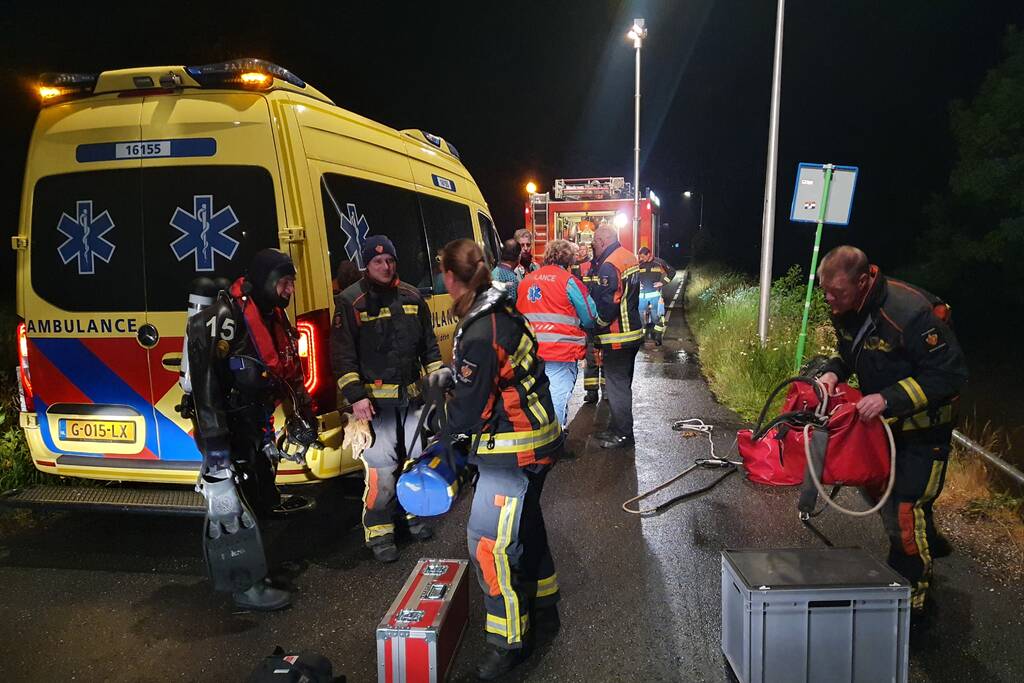 Zoekactie na aantreffen van een scooter in de sloot