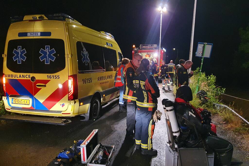 Zoekactie na aantreffen van een scooter in de sloot