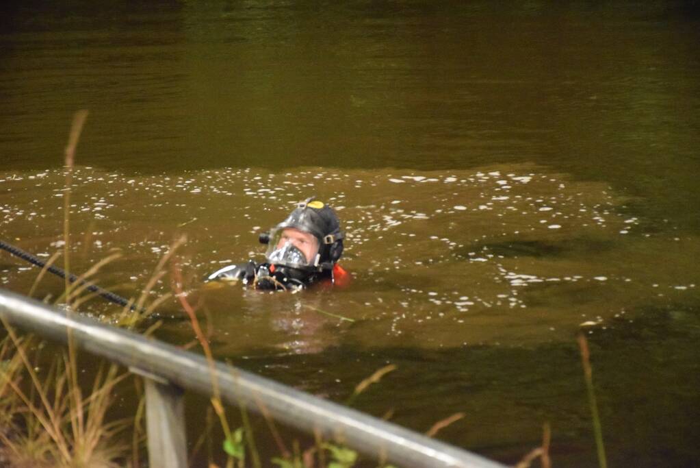 Zoekactie na aantreffen van een scooter in de sloot