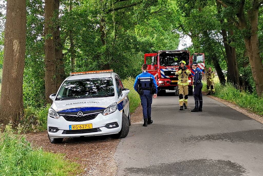 Vaten aangetroffen in berm in buitengebied