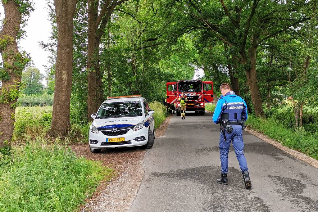 Vaten aangetroffen in berm in buitengebied