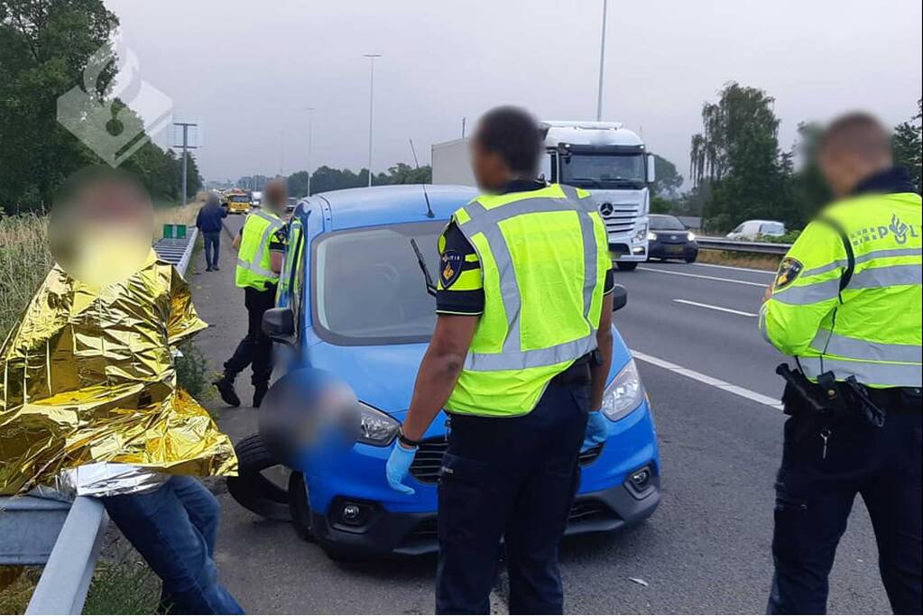 Bestuurder bestelbus verlies macht over het stuur door technisch mankement