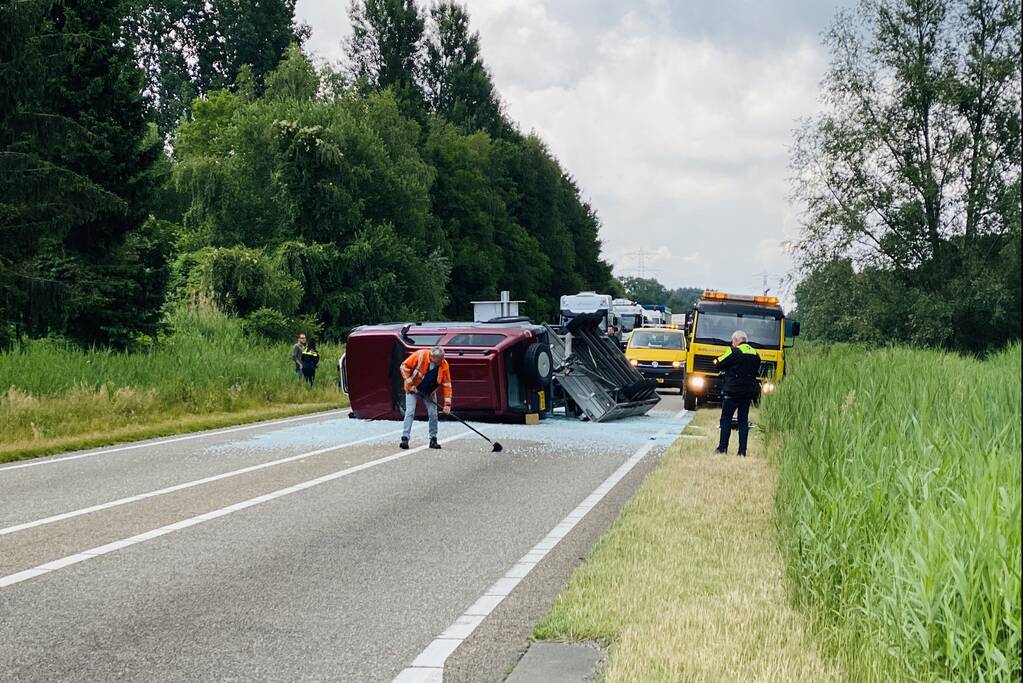 Weg bezaaid met glasscherven