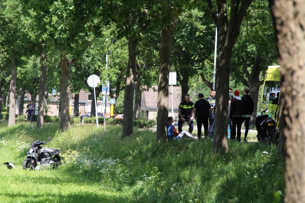 Twee gewonden na eenzijdig ongeval met scooter