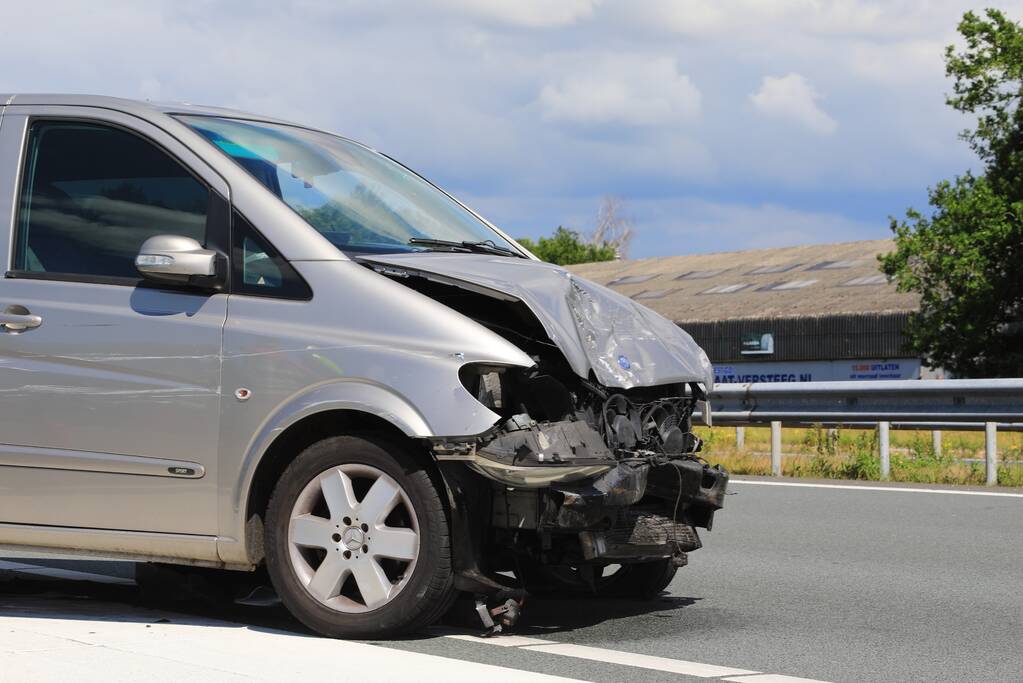 Flinke schade na kop-staart aanrijding