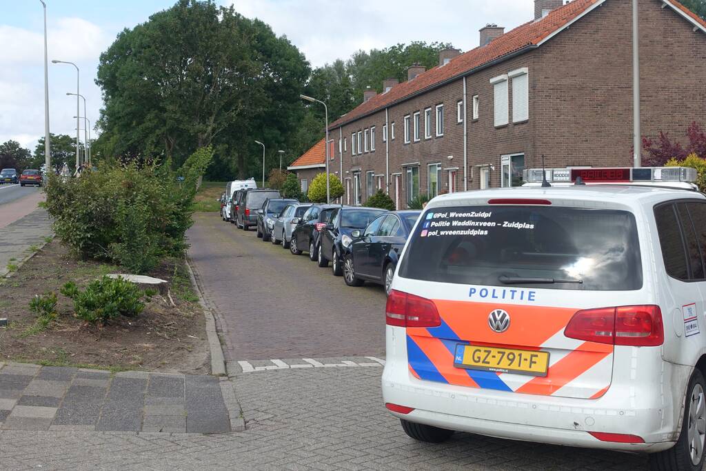 Politie en EOD doen onderzoek in woning