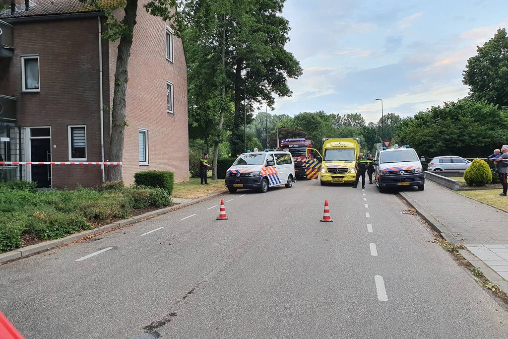 Bewoner laat brandweer niet binnen bij brand