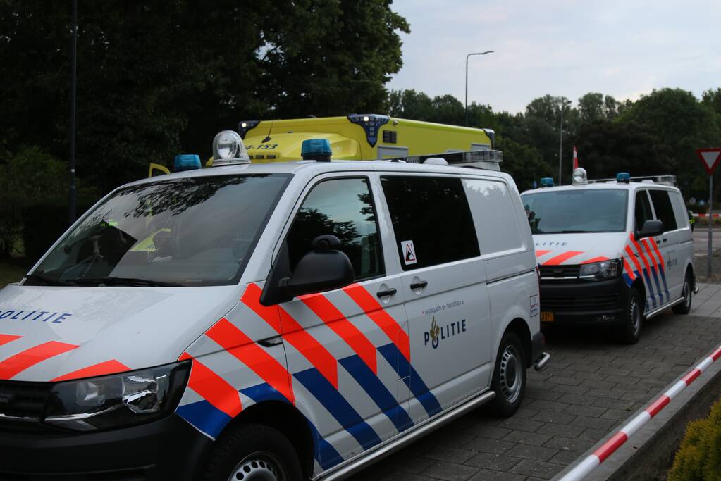 Bewoner laat brandweer niet binnen bij brand