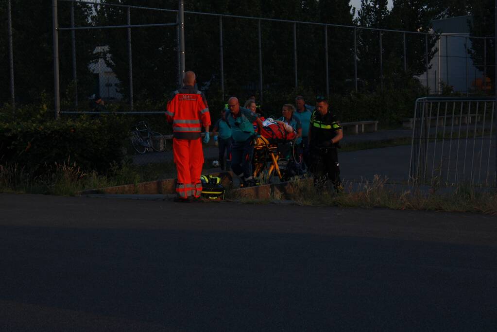 Persoon zwaargewond na incident op speelveld