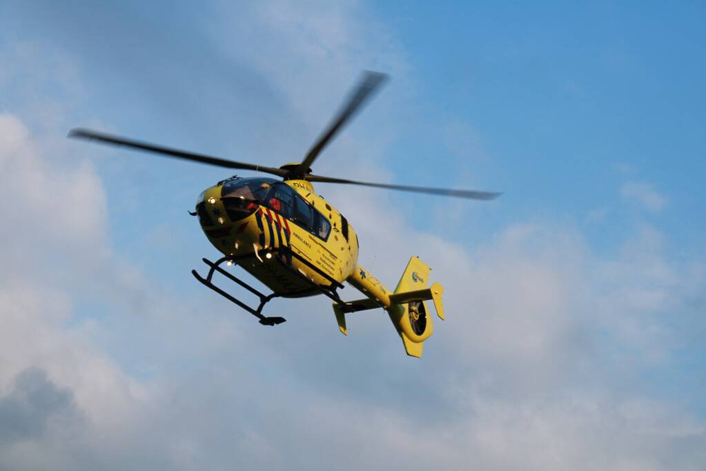 Persoon zwaargewond na incident op speelveld