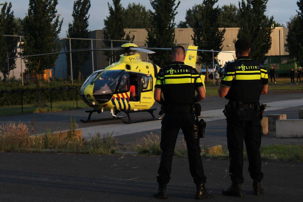 Persoon zwaargewond na incident op speelveld