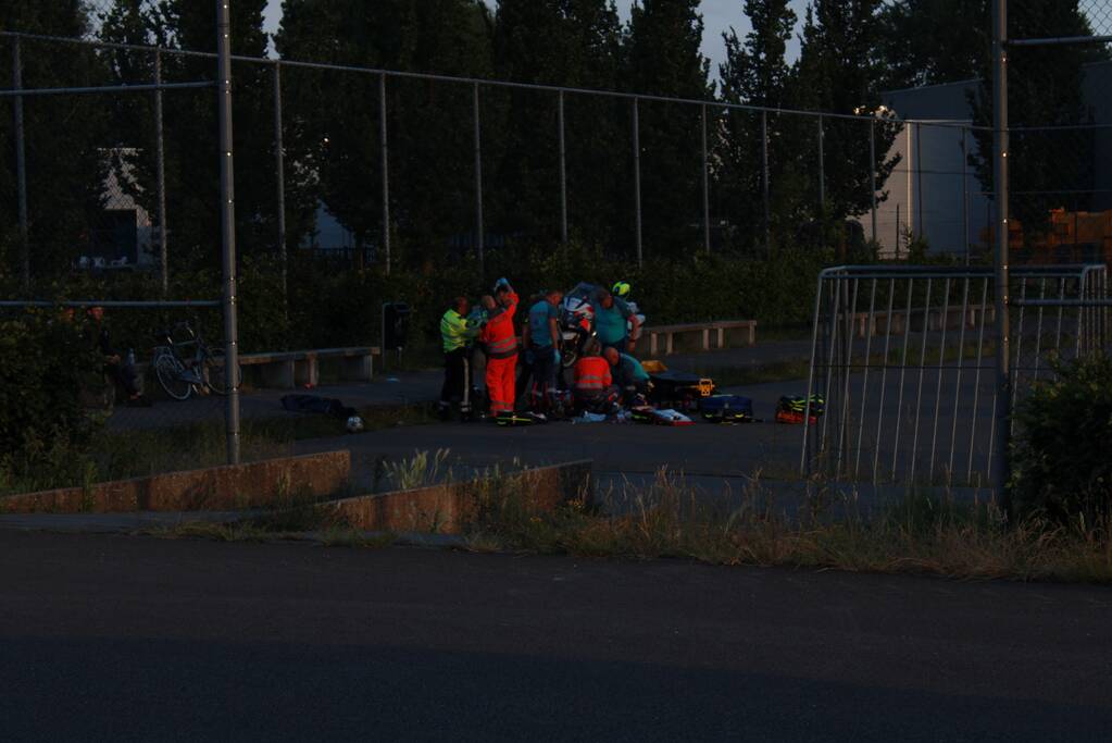 Persoon zwaargewond na incident op speelveld