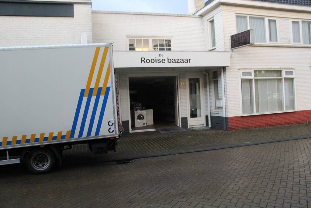 Hennepkwekerij gevonden in winkelpand