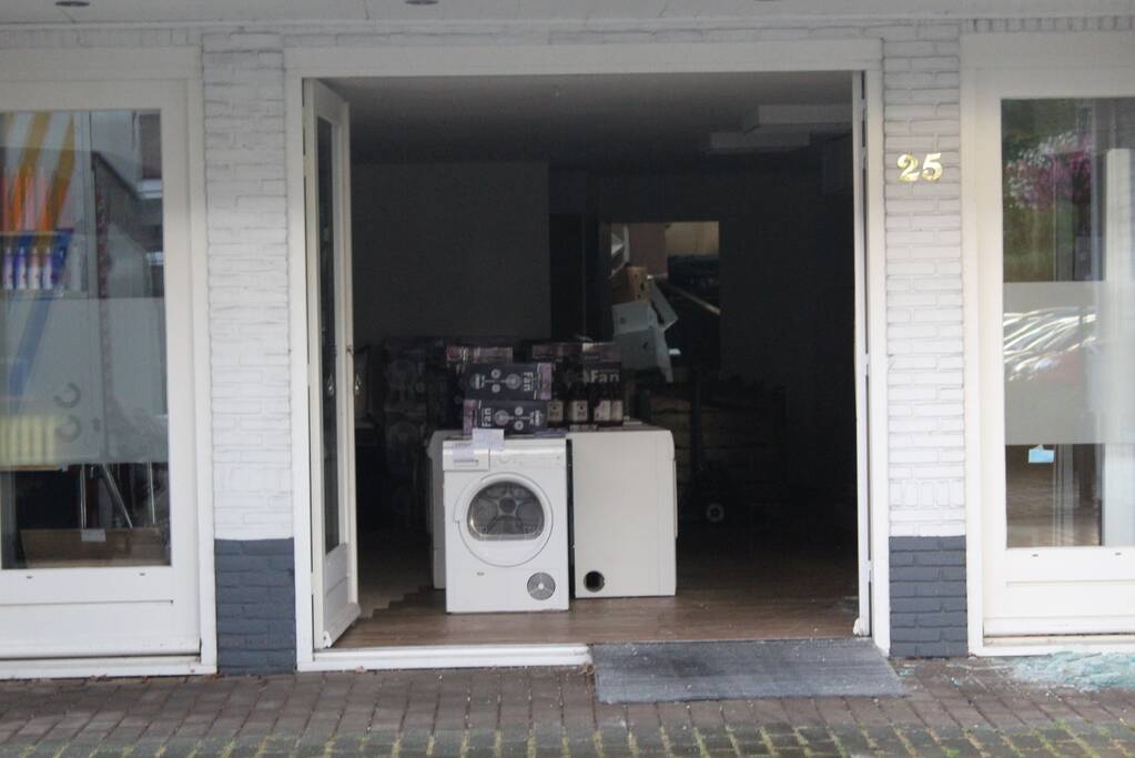 Hennepkwekerij gevonden in winkelpand