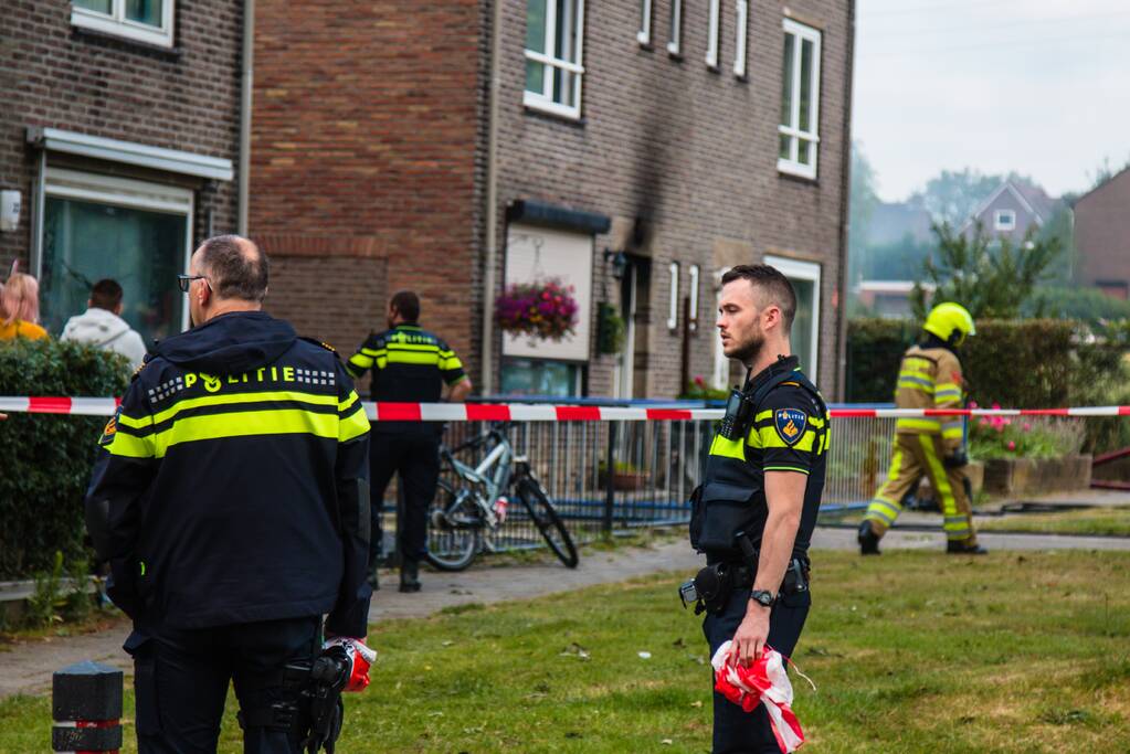 Katten gered bij brand in schuur en woning